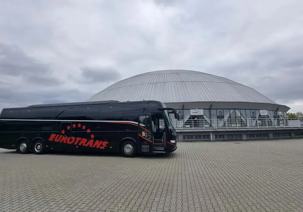 Ile miejsc ma autokar turystyczny? Sprawdź pojemność