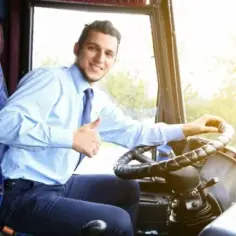Ile zarabia kierowca autobusu szkolnego? Sprawdź zaskakujące fakty!