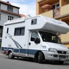 Jakie prawo jazdy potrzebne na bus 20 osobowy? Sprawdź wymagania