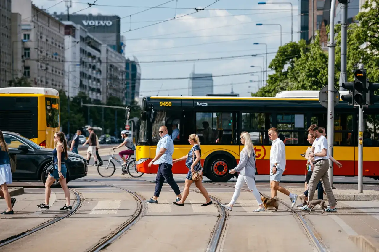 Zdjęcie Ile się jedzie do Warszawy autokarem? Sprawdź czas podróży!