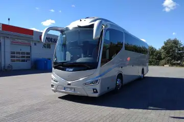 Nowy autokar Irizar czeka na wycieczkę objazdową autokarem do Włoch. Sprawdź, co zabrać na wycieczkę objazdową autokarem do Włoch!